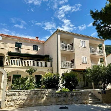 Apartments Villa Adria Бол Экстерьер фото