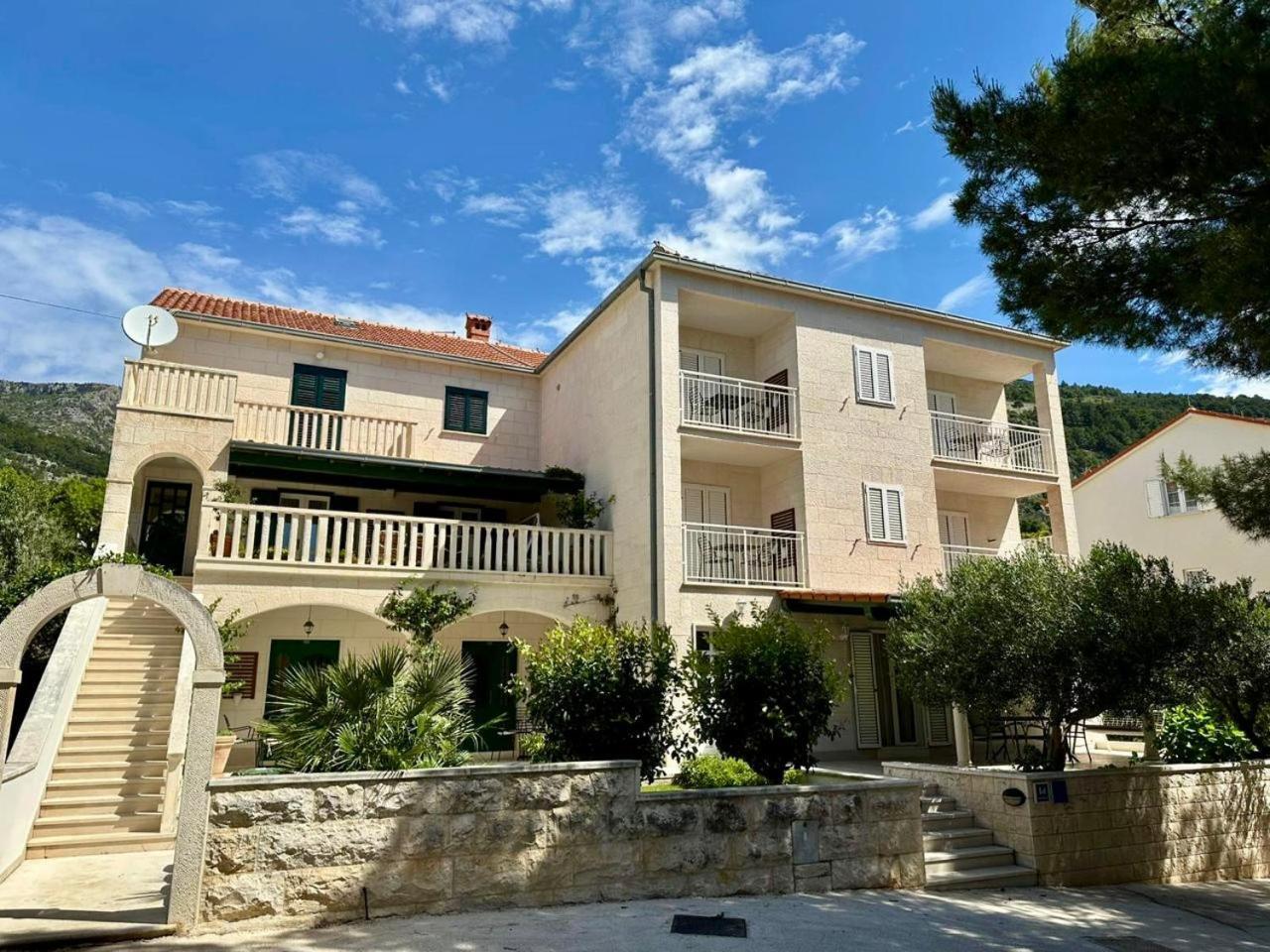 Apartments Villa Adria Бол Экстерьер фото