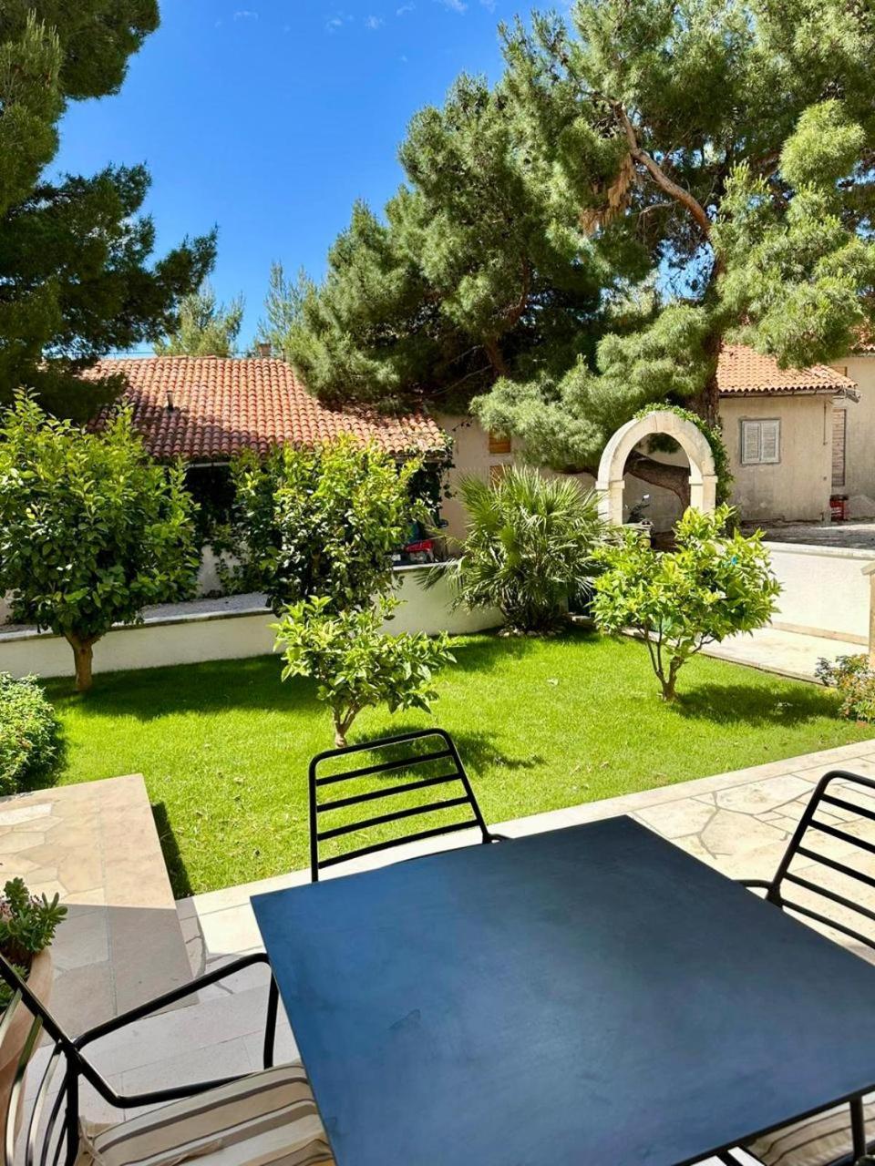 Apartments Villa Adria Бол Экстерьер фото