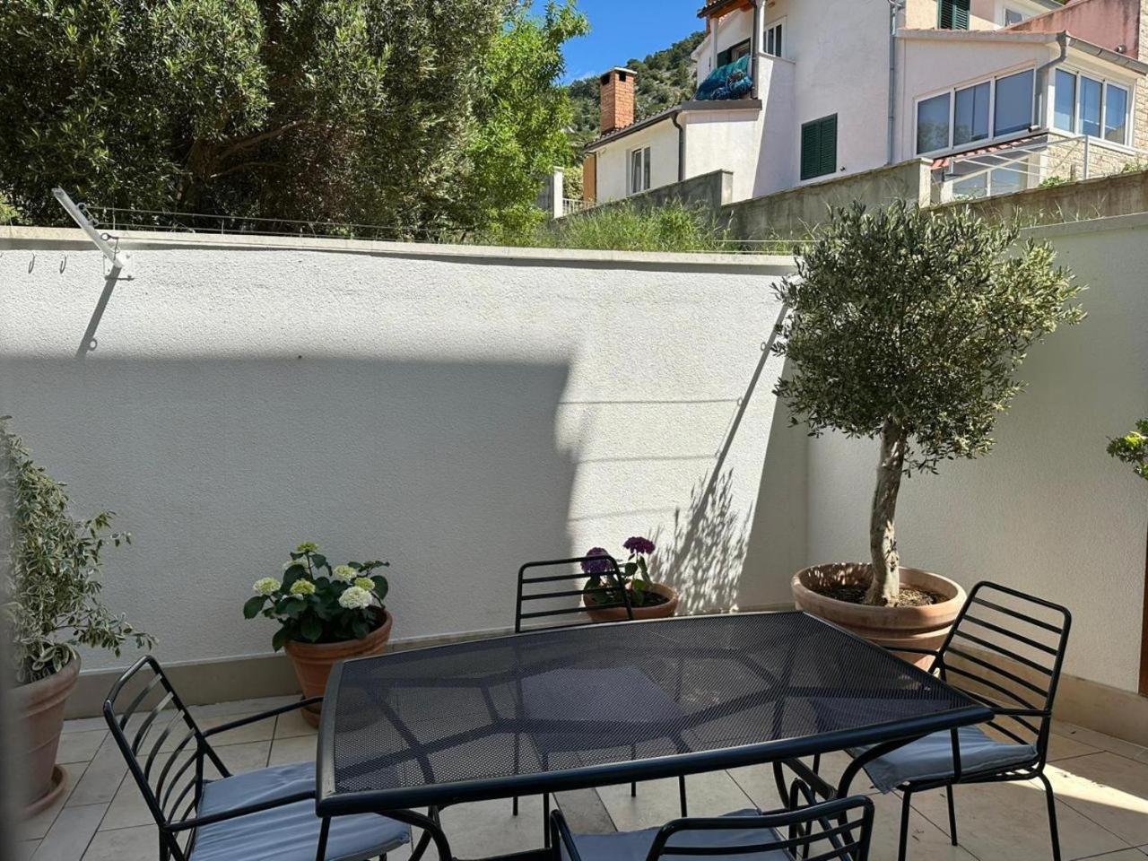 Apartments Villa Adria Бол Экстерьер фото