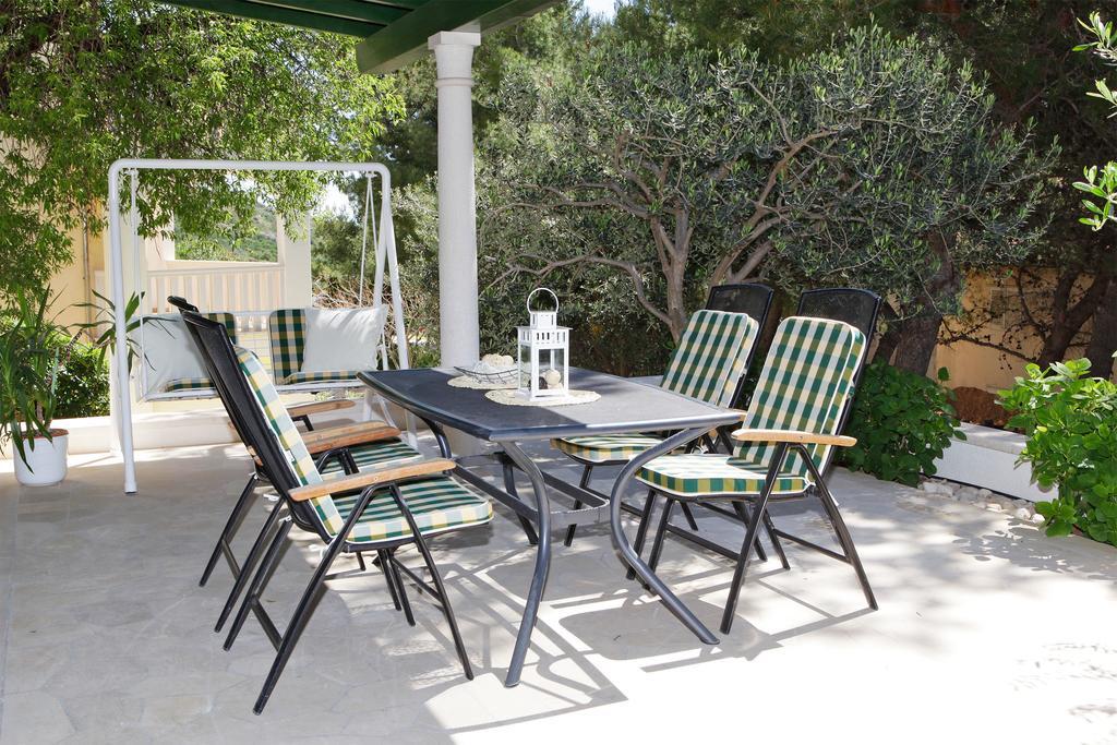 Apartments Villa Adria Бол Экстерьер фото
