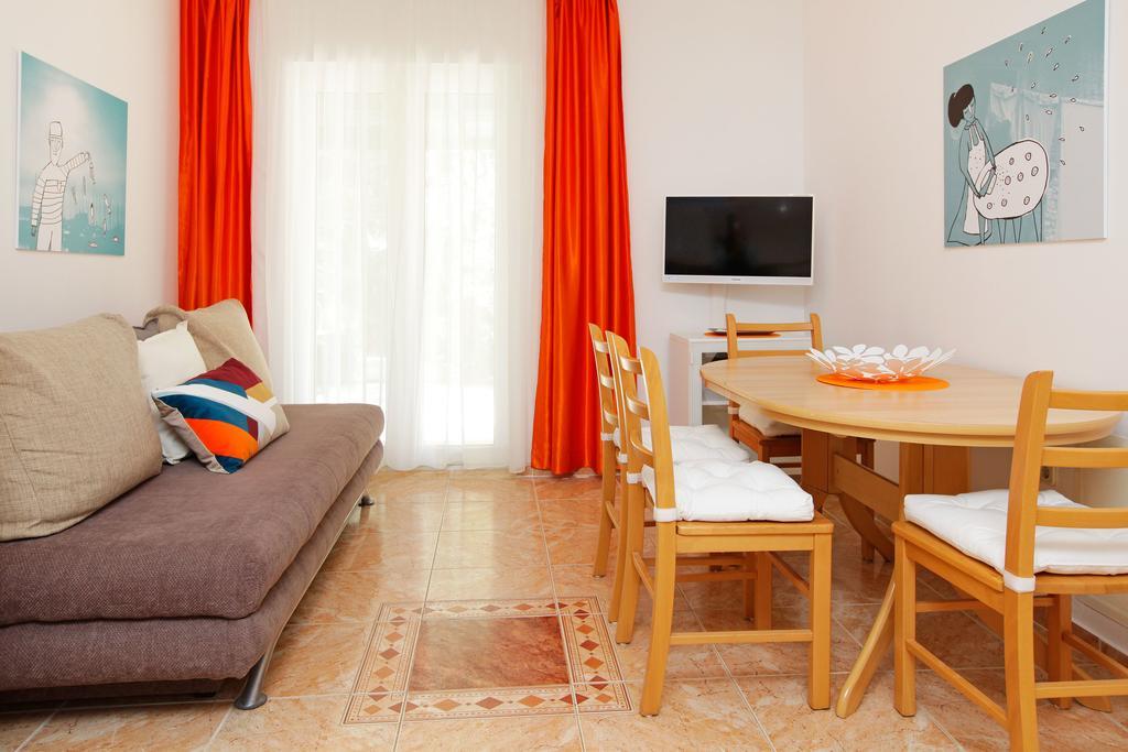 Apartments Villa Adria Бол Экстерьер фото
