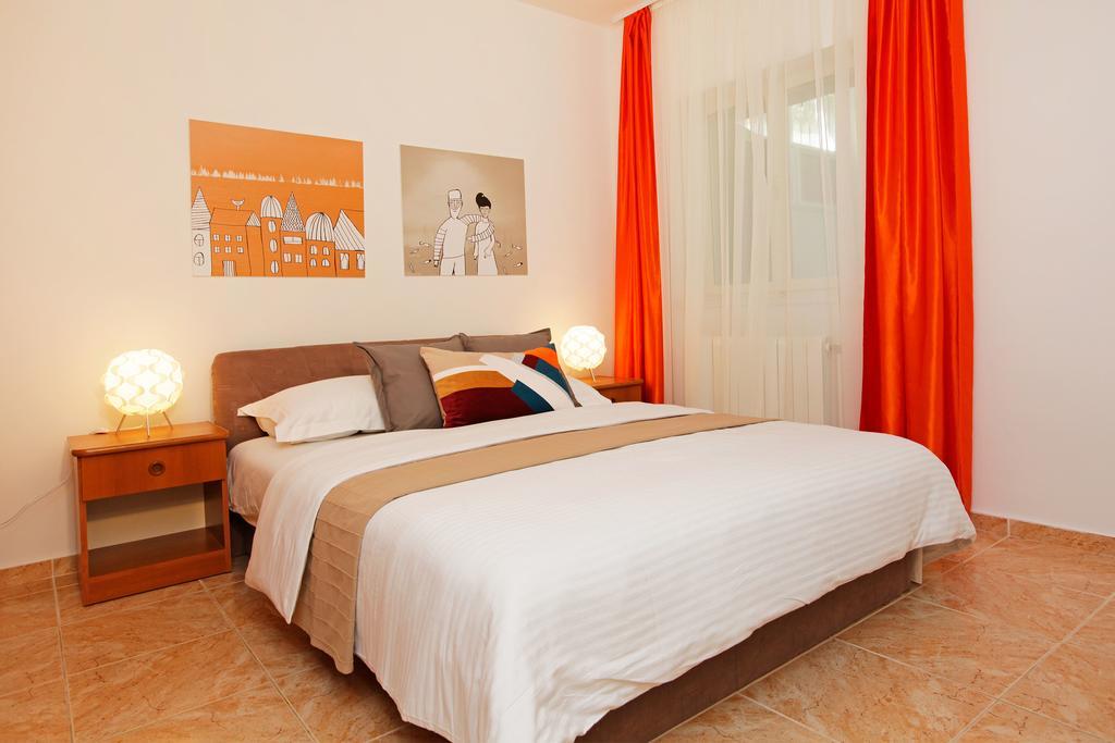 Apartments Villa Adria Бол Экстерьер фото