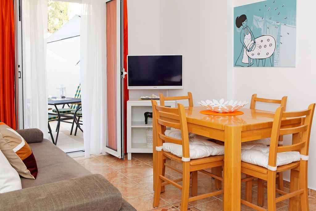 Apartments Villa Adria Бол Экстерьер фото