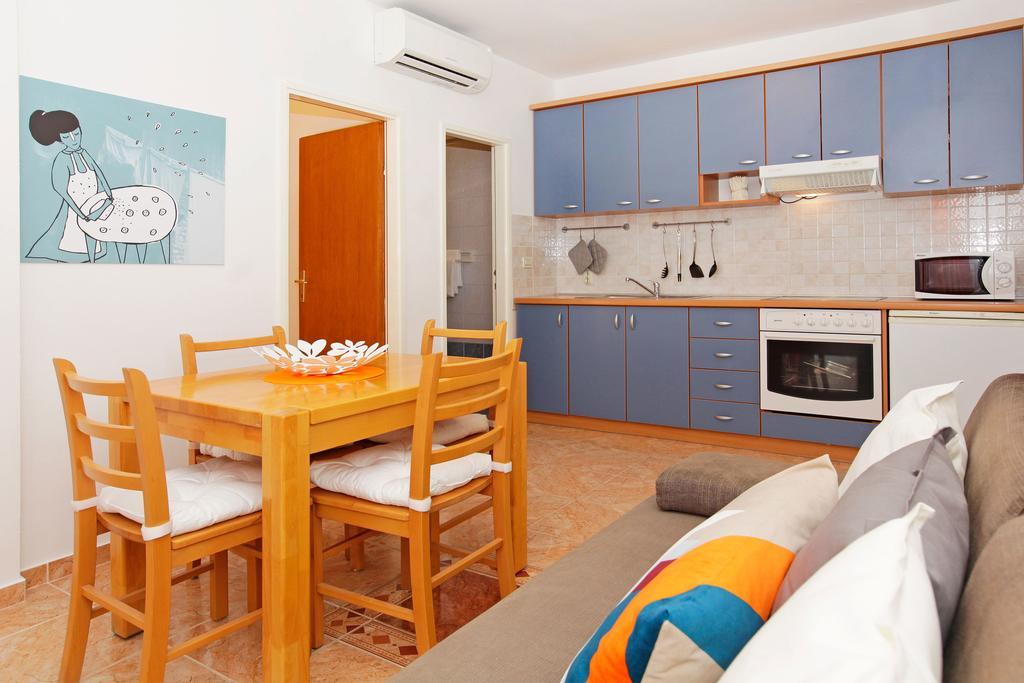 Apartments Villa Adria Бол Экстерьер фото