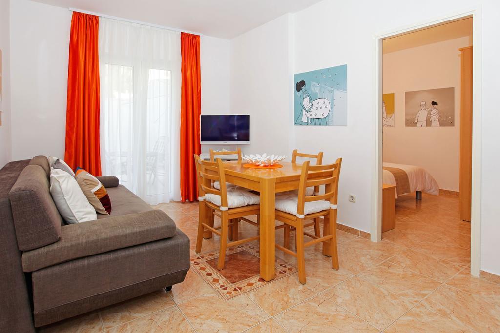 Apartments Villa Adria Бол Экстерьер фото