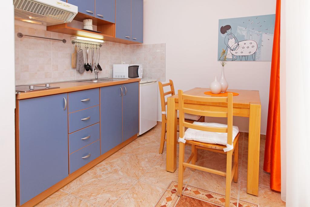 Apartments Villa Adria Бол Экстерьер фото