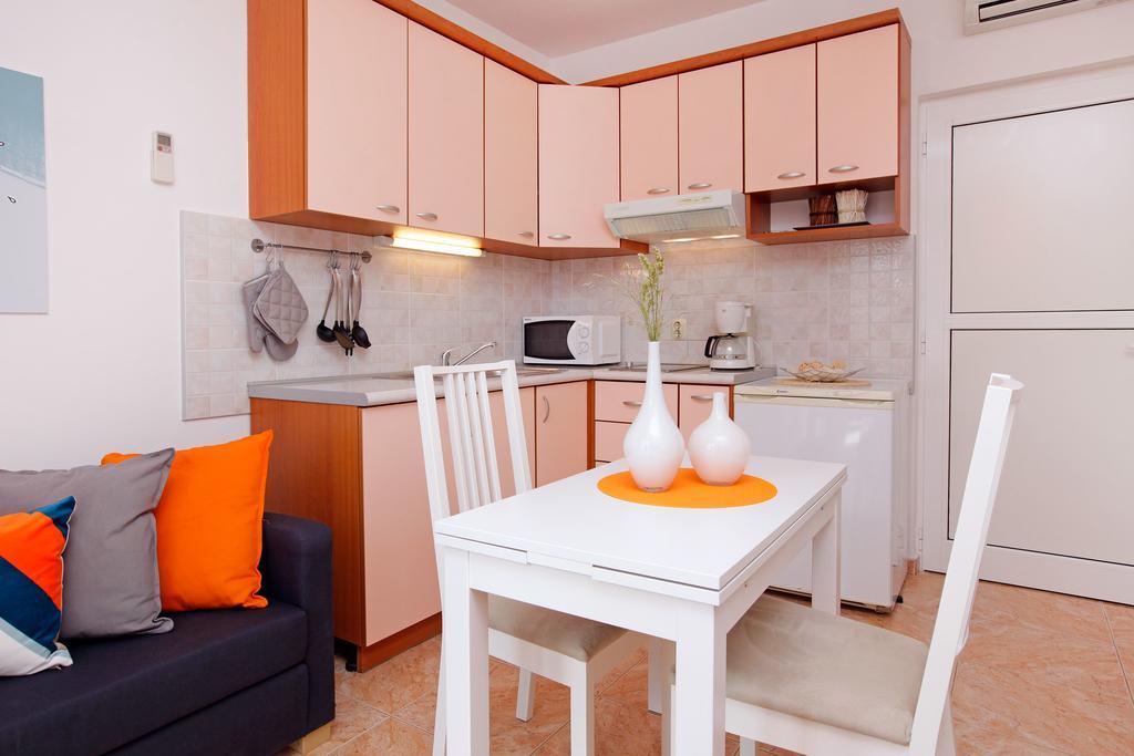 Apartments Villa Adria Бол Экстерьер фото