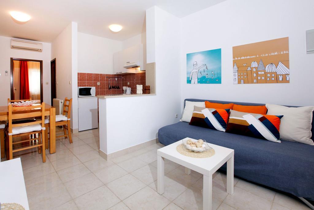 Apartments Villa Adria Бол Экстерьер фото