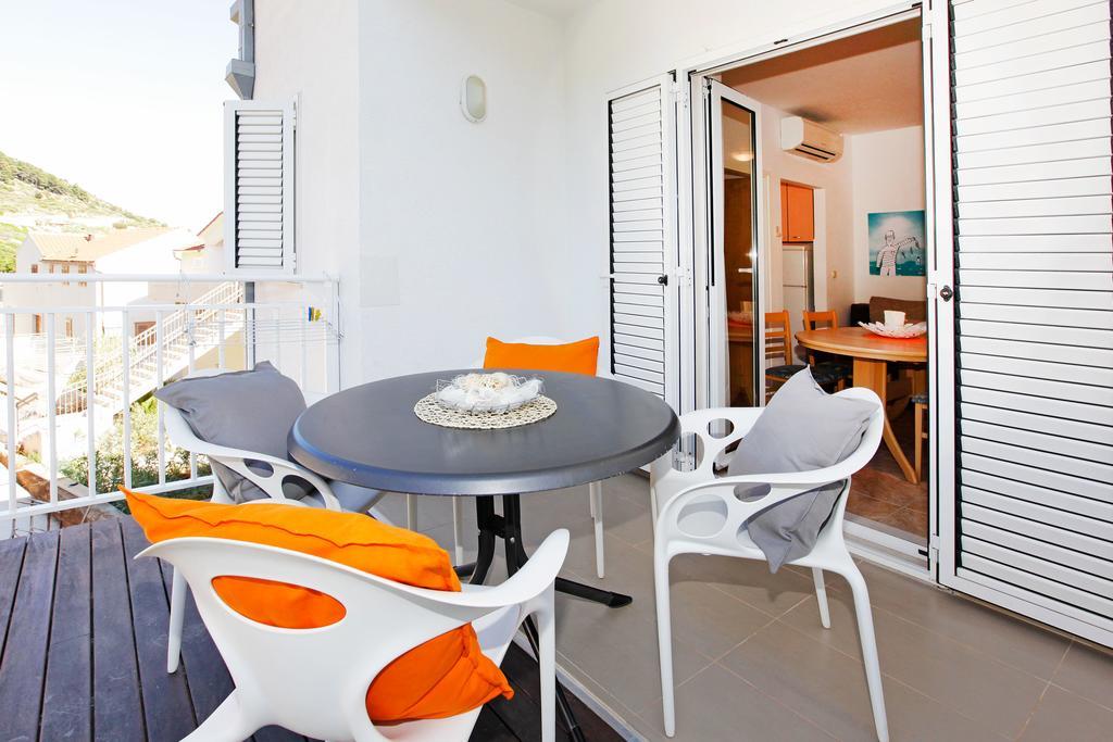 Apartments Villa Adria Бол Экстерьер фото