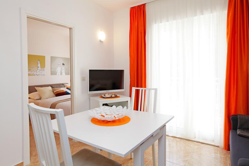 Apartments Villa Adria Бол Экстерьер фото