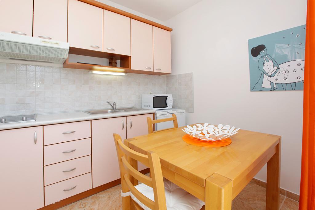 Apartments Villa Adria Бол Экстерьер фото