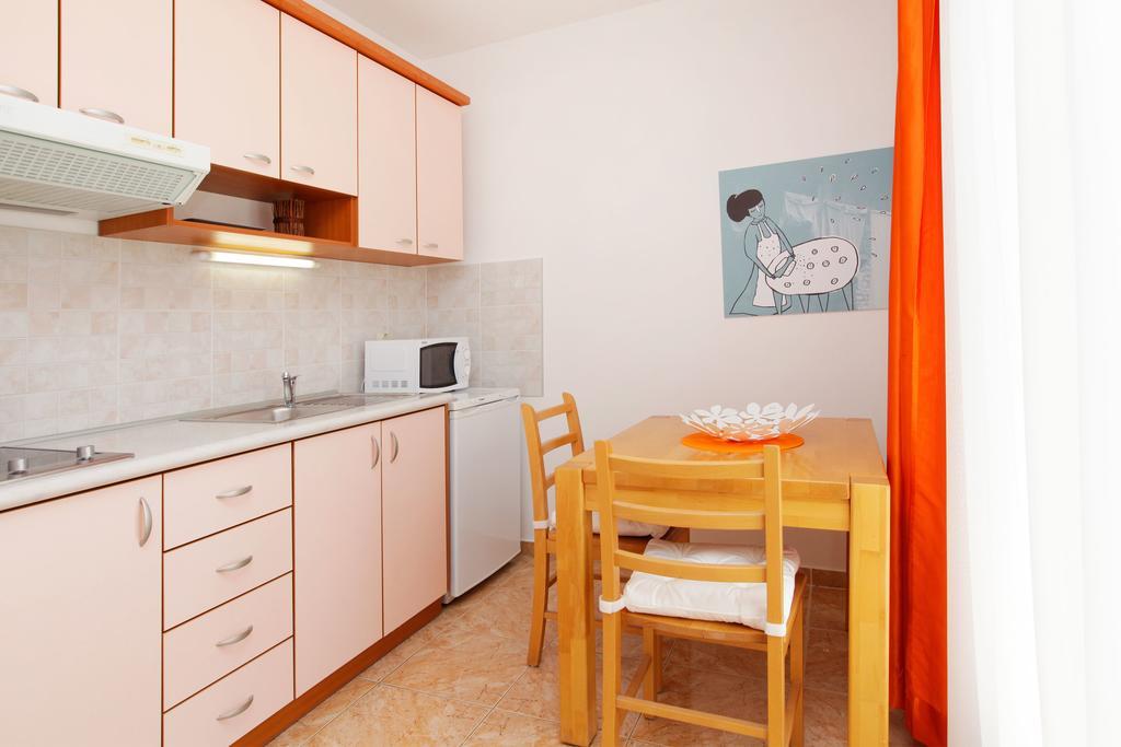 Apartments Villa Adria Бол Экстерьер фото