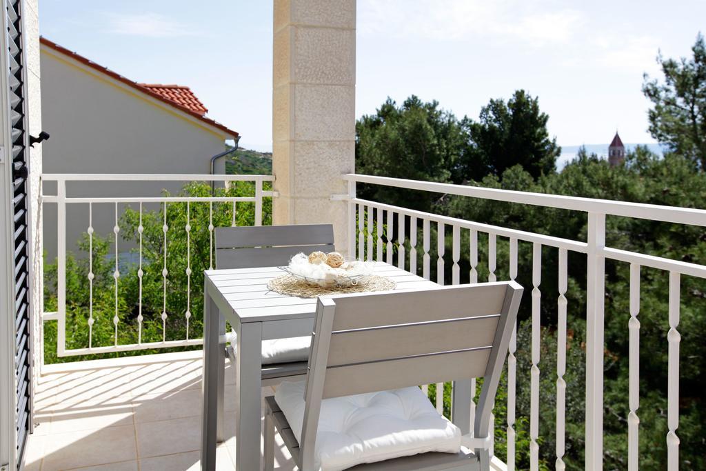 Apartments Villa Adria Бол Экстерьер фото